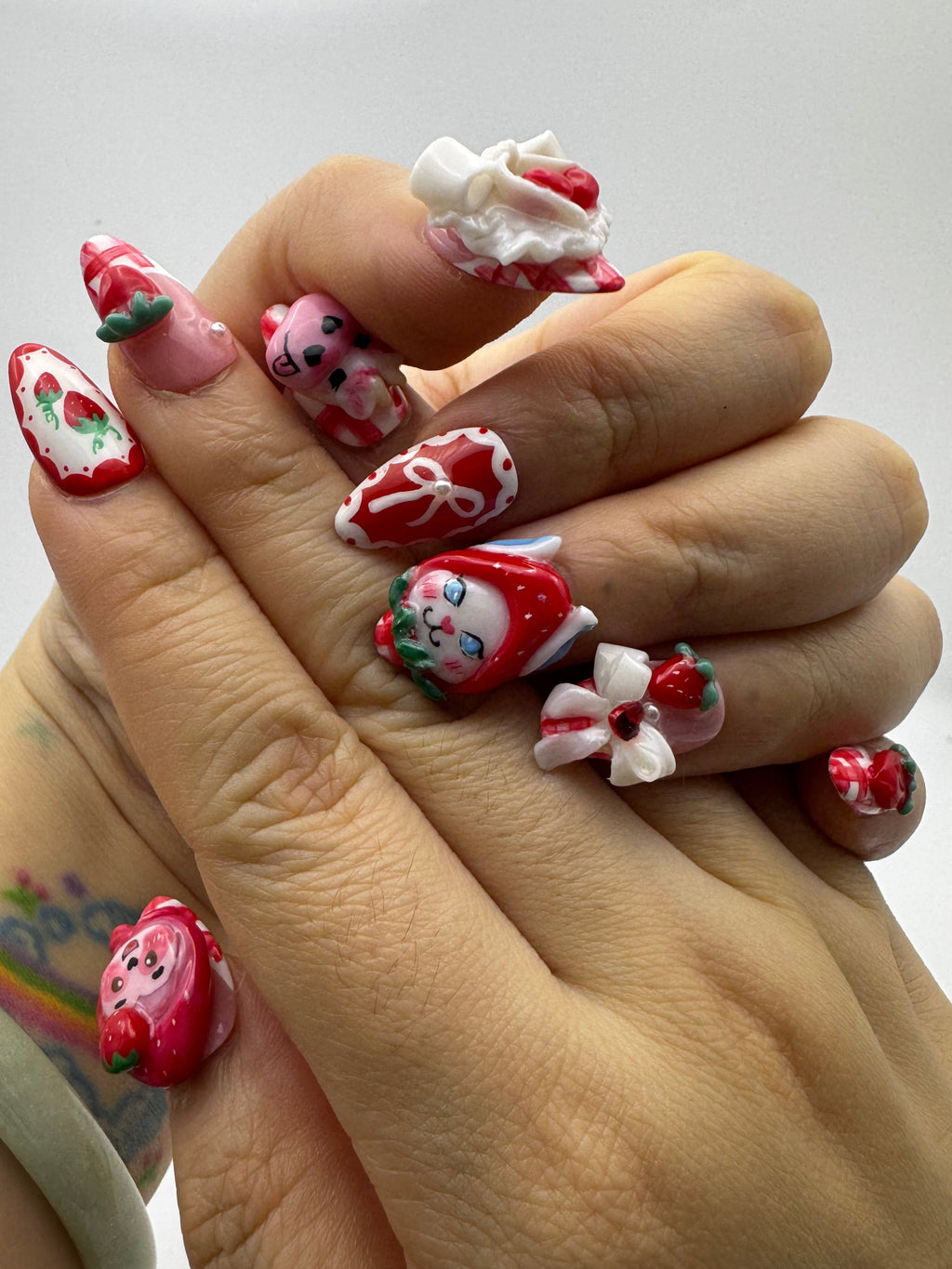 [PO] Into the Strawberry Field Press-on Nails
