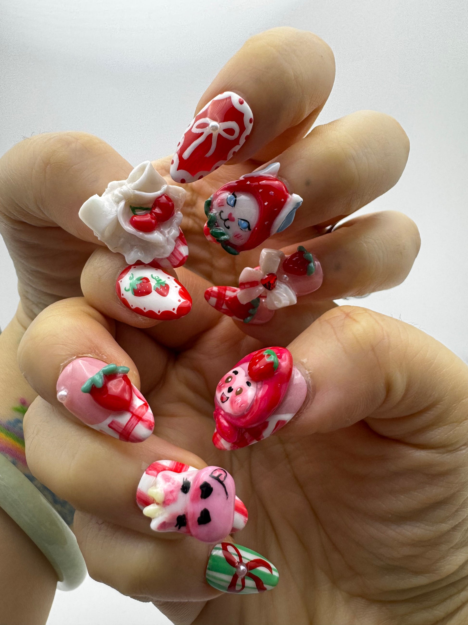 [PO] Into the Strawberry Field Press-on Nails