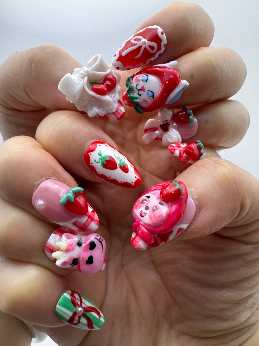 [PO] Into the Strawberry Field Press-on Nails