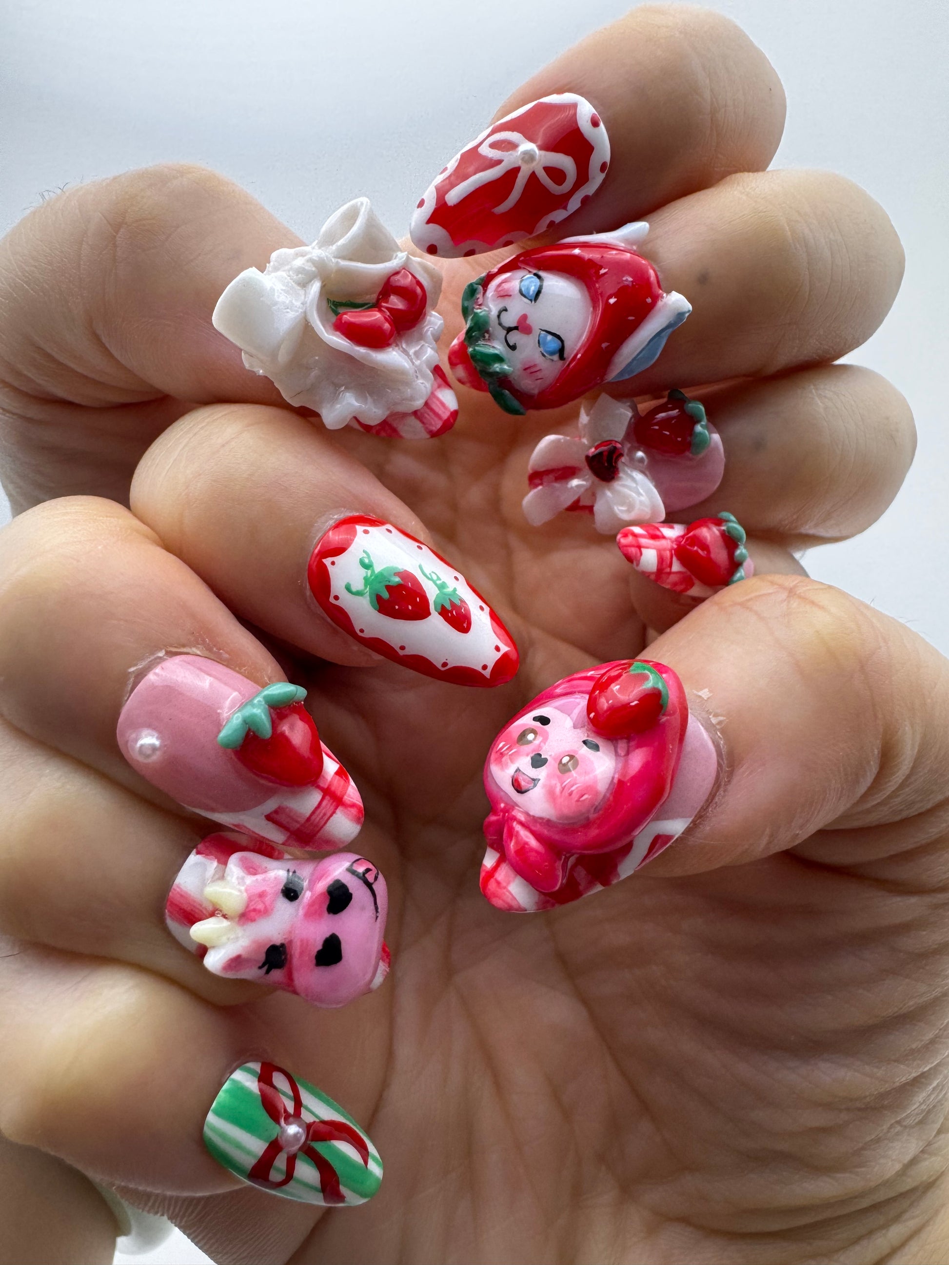 [PO] Into the Strawberry Field Press-on Nails