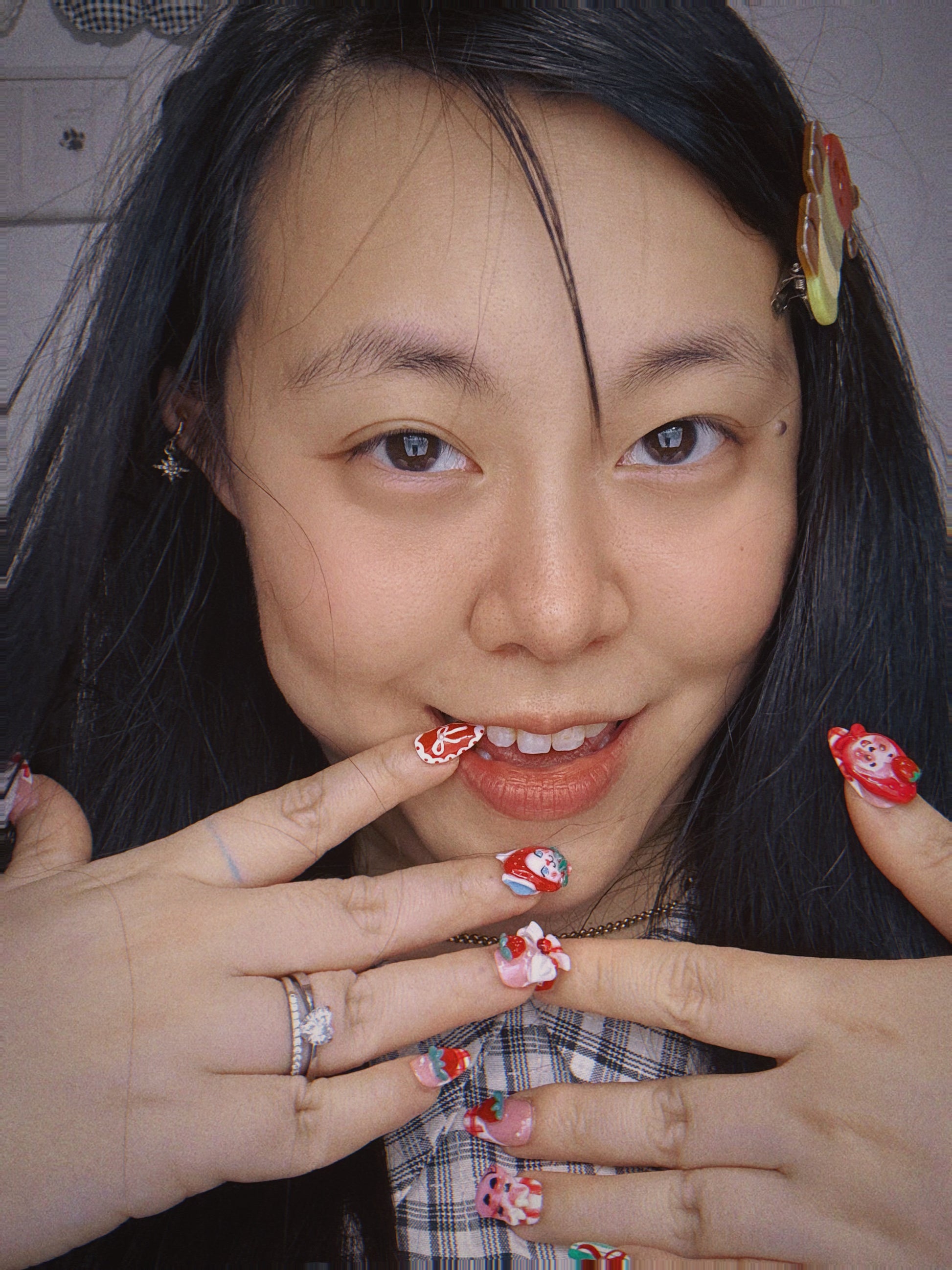 [PO] Into the Strawberry Field Press-on Nails